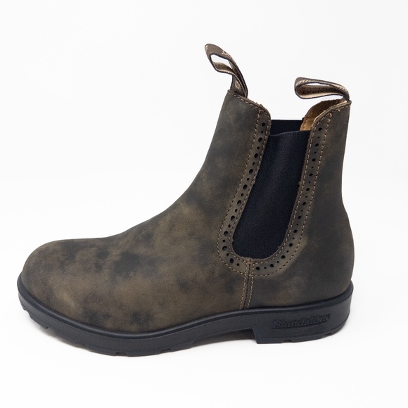 Blundstone Shoes - NWOT Blundstone Rustic Brown Chelsea Boots